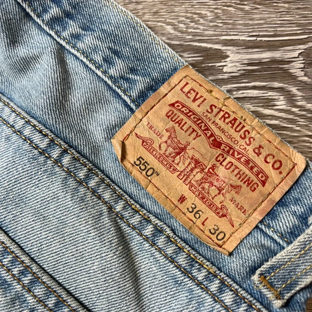 Levis 550 Jeans Mens 36x30 Light Wash Relaxed Fit Denim Vintage 90s Baggy Pant